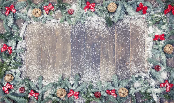 Houten hout achtergrond-kerstballen — Stockfoto