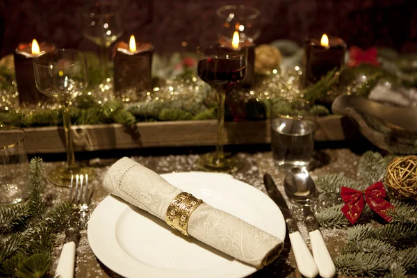 キャンドルのクリスマス テーブル — ストック写真
