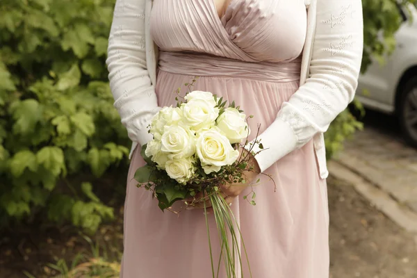 Sposa con bouquet da sposa — Foto Stock