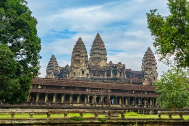 Kamboçya. Siem Reap Eyaleti. Angkor Wat (Tapınak Şehri). Kamboçya 'daki bir Budist ve tapınak kompleksi ve dünyanın en büyük dini anıtı.
