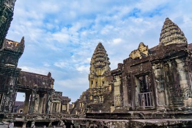 Kamboçya. Siem Reap Eyaleti. Angkor Wat (Tapınak Şehri). Kamboçya 'daki bir Budist ve tapınak kompleksi ve dünyanın en büyük dini anıtı.