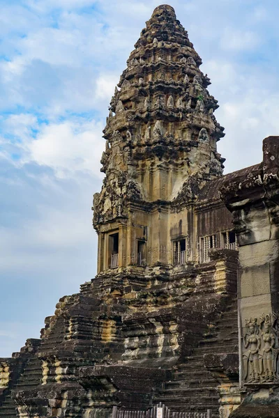 Kamboçya. Siem Reap Eyaleti. Angkor Wat (Tapınak Şehri). Kamboçya 'daki bir Budist ve tapınak kompleksi ve dünyanın en büyük dini anıtı.