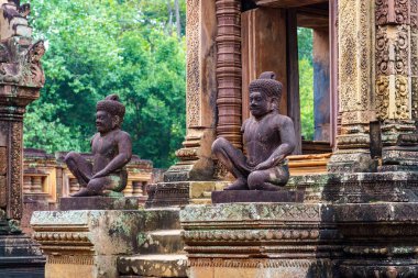 Kamboçya. Siem Reap Eyaleti. Angkor arkeoloji parkı. Banteay Srei. 10. yüzyıl Hindu tapınağı Shiva 'ya adanmıştır.