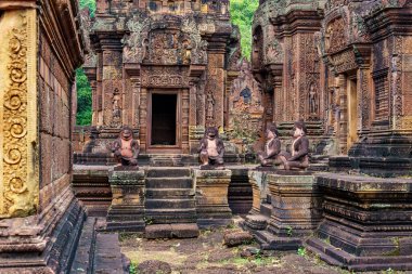 Kamboçya. Siem Reap Eyaleti. Angkor arkeoloji parkı. Banteay Srei. 10. yüzyıl Hindu tapınağı Shiva 'ya adanmıştır.