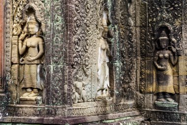 Kamboçya. Siem Reap. Angkor arkeoloji parkı. Preah Khan 12. yüzyıl Hindu tapınağında Devata 'nın kabartma heykeli.