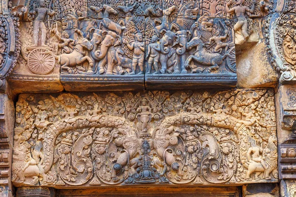 캄보디아 앙코르의 고고학 Banteay Srei Temple 입구에 — 스톡 사진