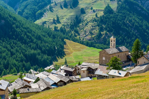 Fransa. Aziz Veran. Hautes-Alpes. Queyras 'ın bölgesel doğal parkı. Saint-Veran köyü, Avrupa 'nın en yüksek belediyesi.