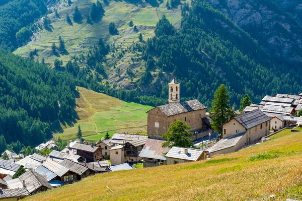 Fransa. Aziz Veran. Hautes-Alpes. Queyras 'ın bölgesel doğal parkı. Saint-Veran köyü, Avrupa 'nın en yüksek belediyesi.