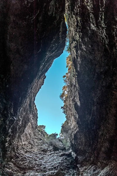 프랑스 코르시카 Corse Sud 보니파시오 절벽에 구멍은 코르시카 모양이다 — 스톡 사진