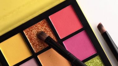 Göz gölgesi paleti.