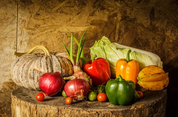 Stillleben Gemüse und Obst. — Stockfoto