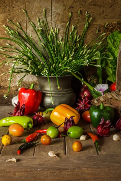 Stillleben Gemüse, Kräuter und Obst. — Stockfoto