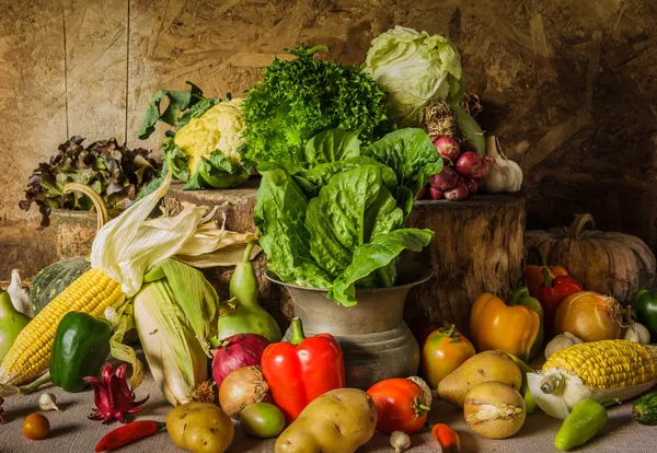 Stilleven groenten, kruiden en fruit. — Stockfoto