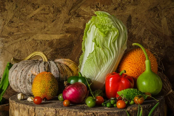 Bodegón Verduras y frutas . —  Fotos de Stock