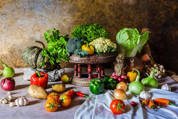 Stilleben - grønnsaker, urter og frukt . – stockfoto