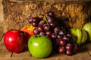 ağaç meyvesi tam tarih ile natürmort