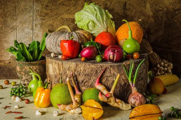 Nature morte Légumes et fruits . — Photo