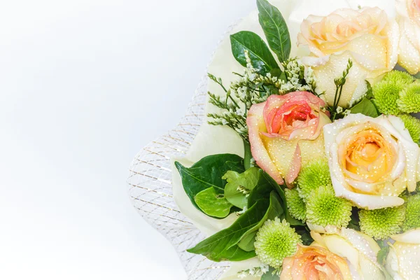 Bodegón con rosas hermoso ramo . — Foto de Stock