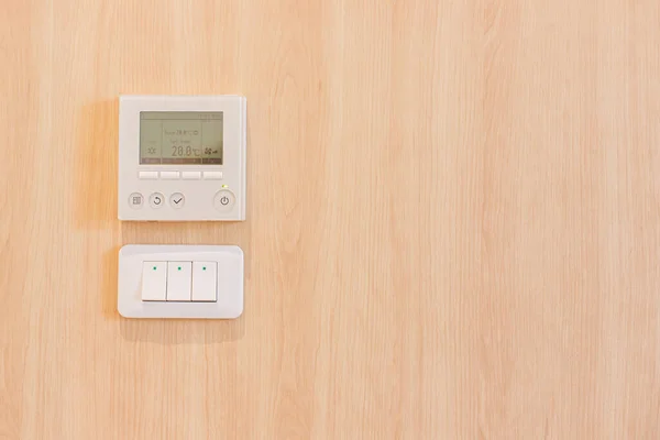 Controlepaneel Airco Installatie Van Het Huis Aan Houten Muur Smart — Stockfoto