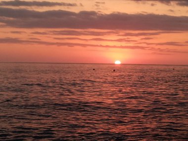 Sahilde gün batımı