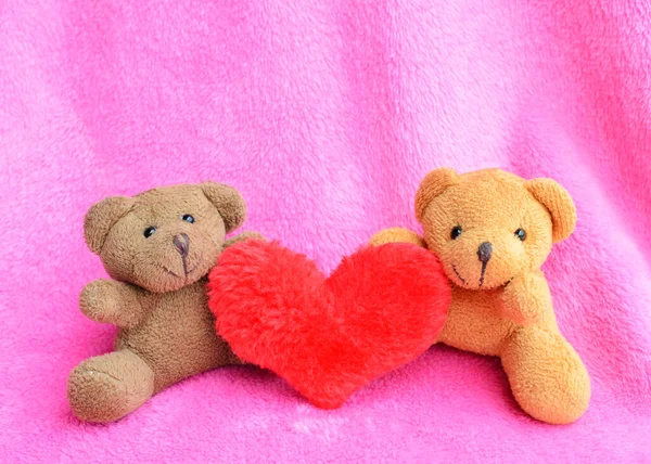 Romantické Dva Medvídek Červené Srdce Růžové Pozadí Barev — Stock fotografie