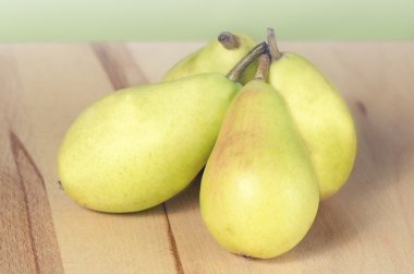 ahşap üzerine armut