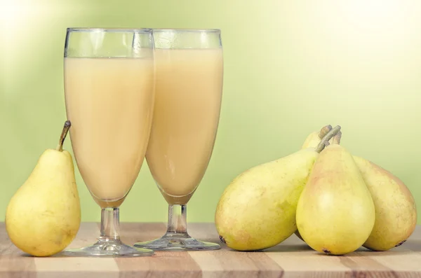 Glass with pear juice — Stock Photo, Image