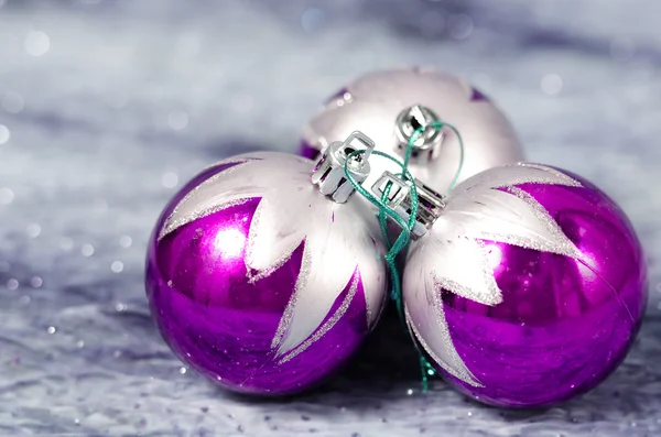 圣诞装饰品紫色和银色 — 图库照片