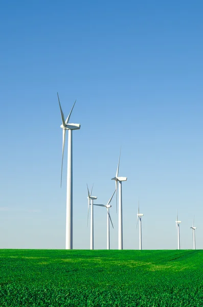 Větrné mlýny pro generování větrná energie — Stock fotografie