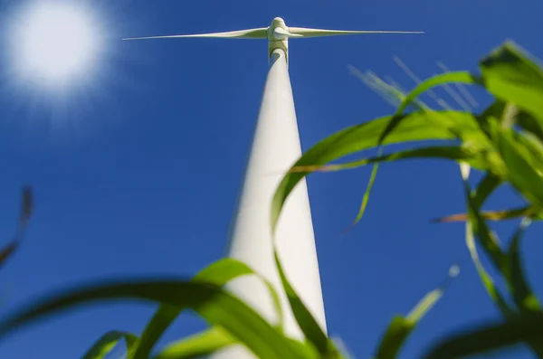 Větrné mlýny pro generování větrná energie — Stock fotografie