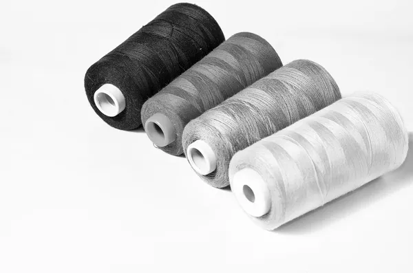 Sewing Threads in Black and white — Stockfoto