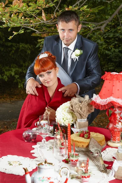 Pareja feliz el día de la boda — Foto de Stock