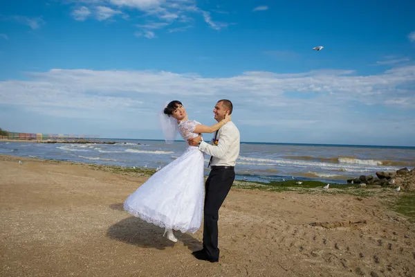 Sposa e sposo ridere — Foto Stock