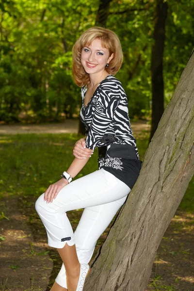 Girl black and white clothes — Stock Photo, Image