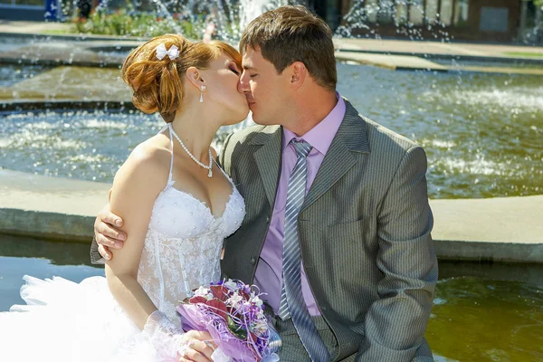 Bride and groom gentle kiss — Stock Photo, Image