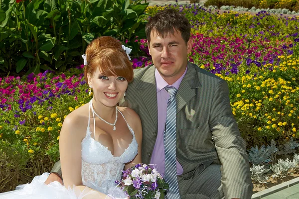 Portrait redhead bride and groom — Stock Photo, Image