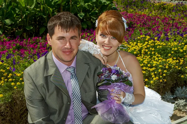 Retrato pelirroja novia y novio — Foto de Stock