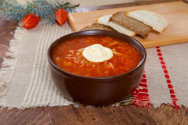 Kırmızı çorba borsch