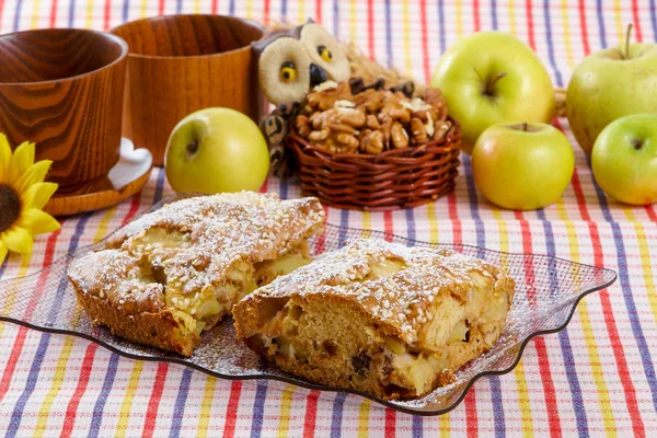 Rebanada de pastel casero sabroso — Foto de Stock