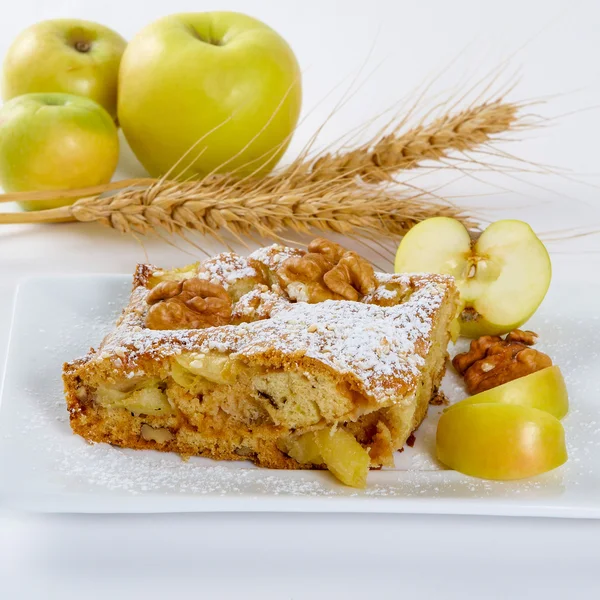 Slice of tasty homemade apples pie — Stock Photo, Image