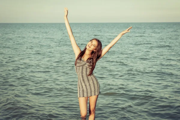 Young cheerful girl on the sea — Stock Photo, Image