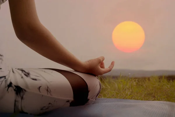 Woman Practice Yoga Sun Background — Stock Photo, Image