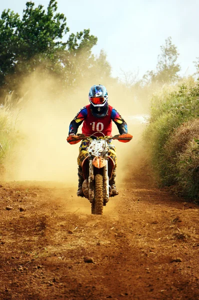 Motocyklista na konkurencję w wyścigu motocyklowym — Zdjęcie stockowe