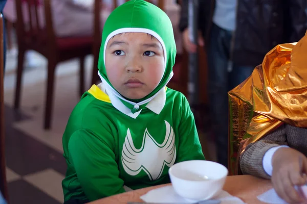 The boy disguise oneself as a batman with green clothes — Stock Photo, Image