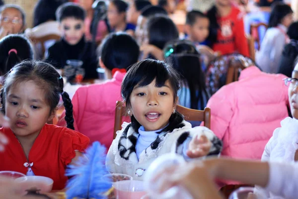 Little girl at Halloween party — Stock Photo, Image