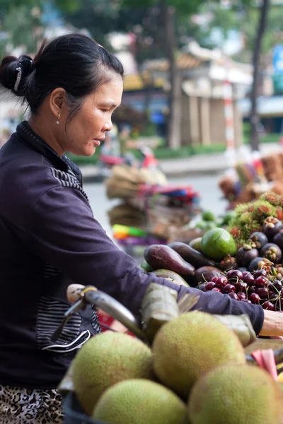 Vendedor de frutas — Fotografia de Stock