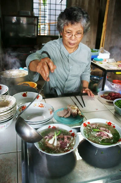 Chef at Pho restaurant — Stock Photo, Image