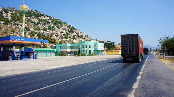 Tráfico de vehículos de transporte por carretera —  Fotos de Stock