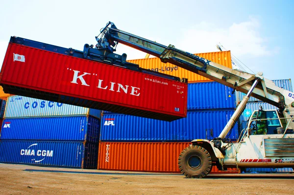 Forklift truck crane container at Vietnam freight depot — Stock Photo, Image