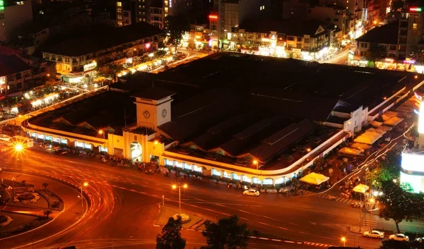 Mercado Ben Thanh, Ho chi Minh, Vietnam por la noche — Foto de Stock